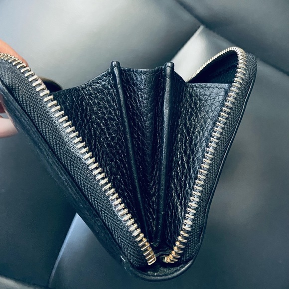 GUCCI BLACK ZIPPY SOHO WALLET - Picture 9 of 11